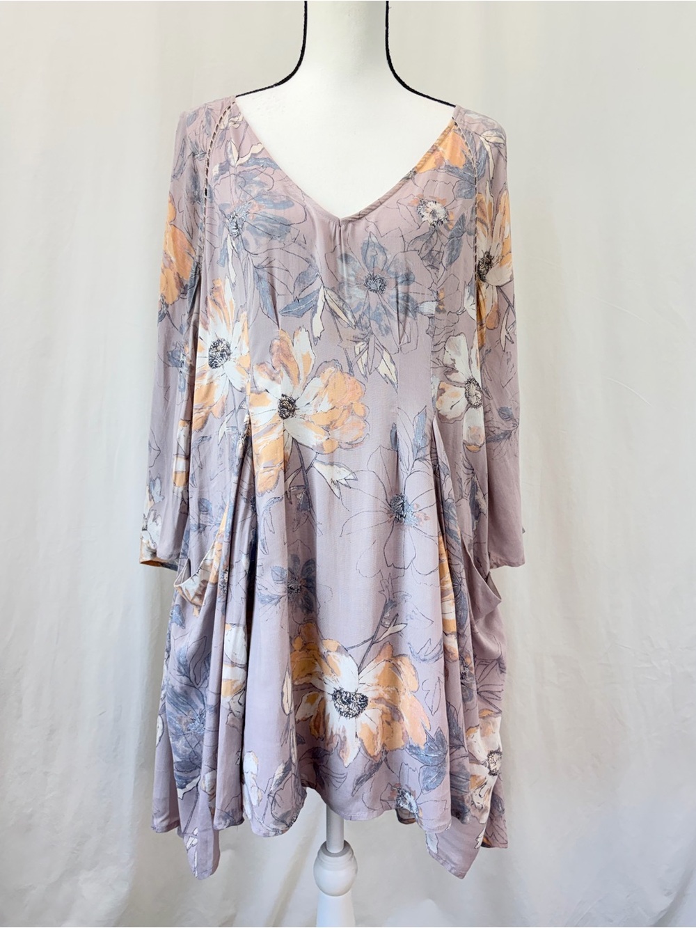 Free People "Eyes on You" Pale Lavender floral v-neck mini dress Sz 12 Boho